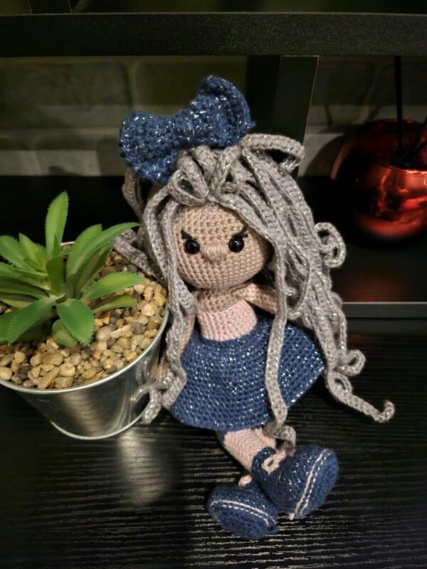 Poupée au crochet faite à la main – Édition Silver Sparkle ✨🎀