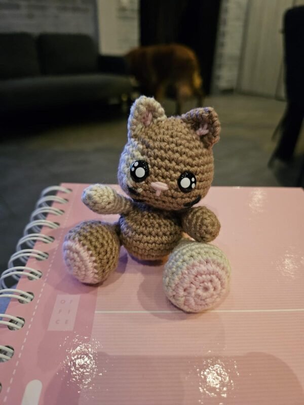 Moustaches – Chaton crocheté à la main